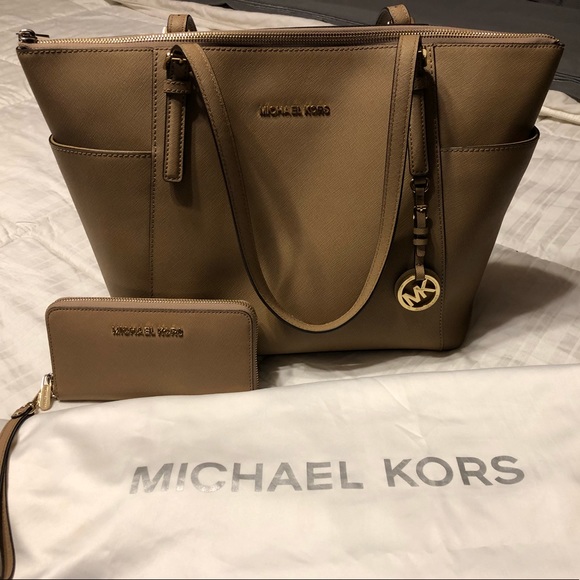 Michael Kors Tote & Wallet - Picture 1 of 8